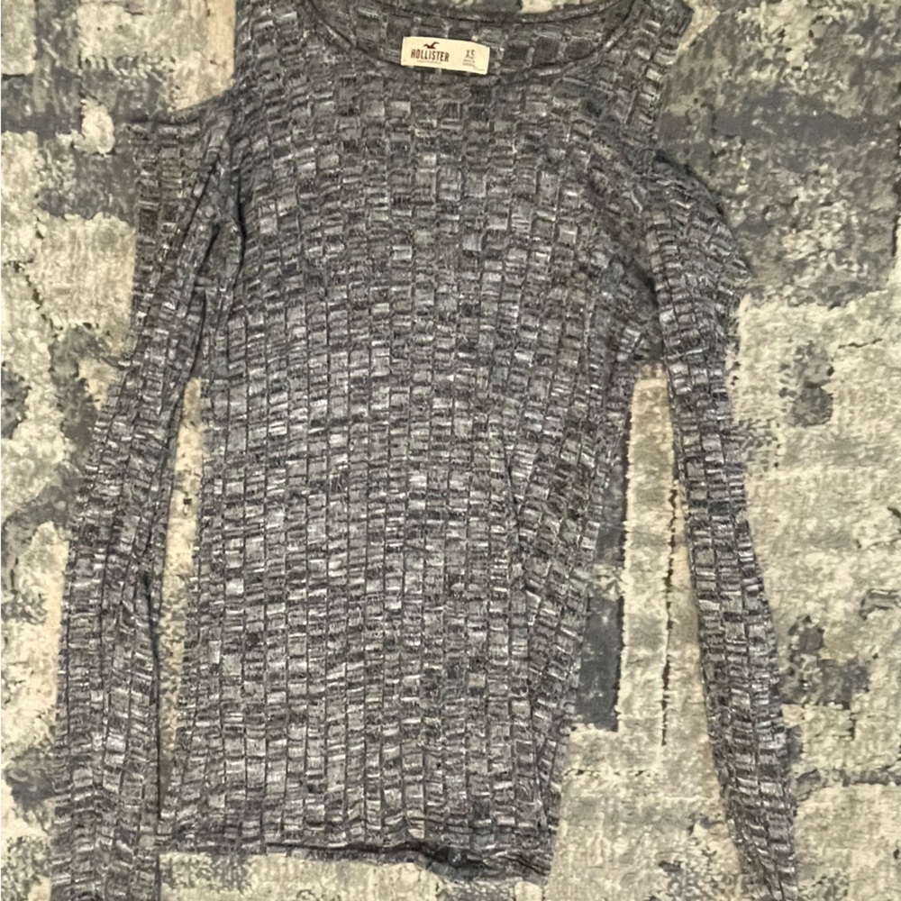 Open shoulder top